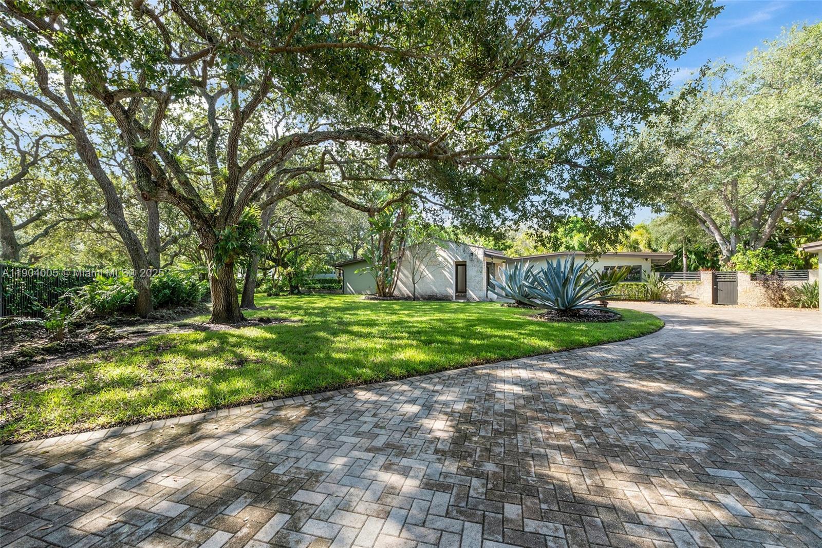 7801 SW 128th St, Pinecrest FL 33156 photo 2