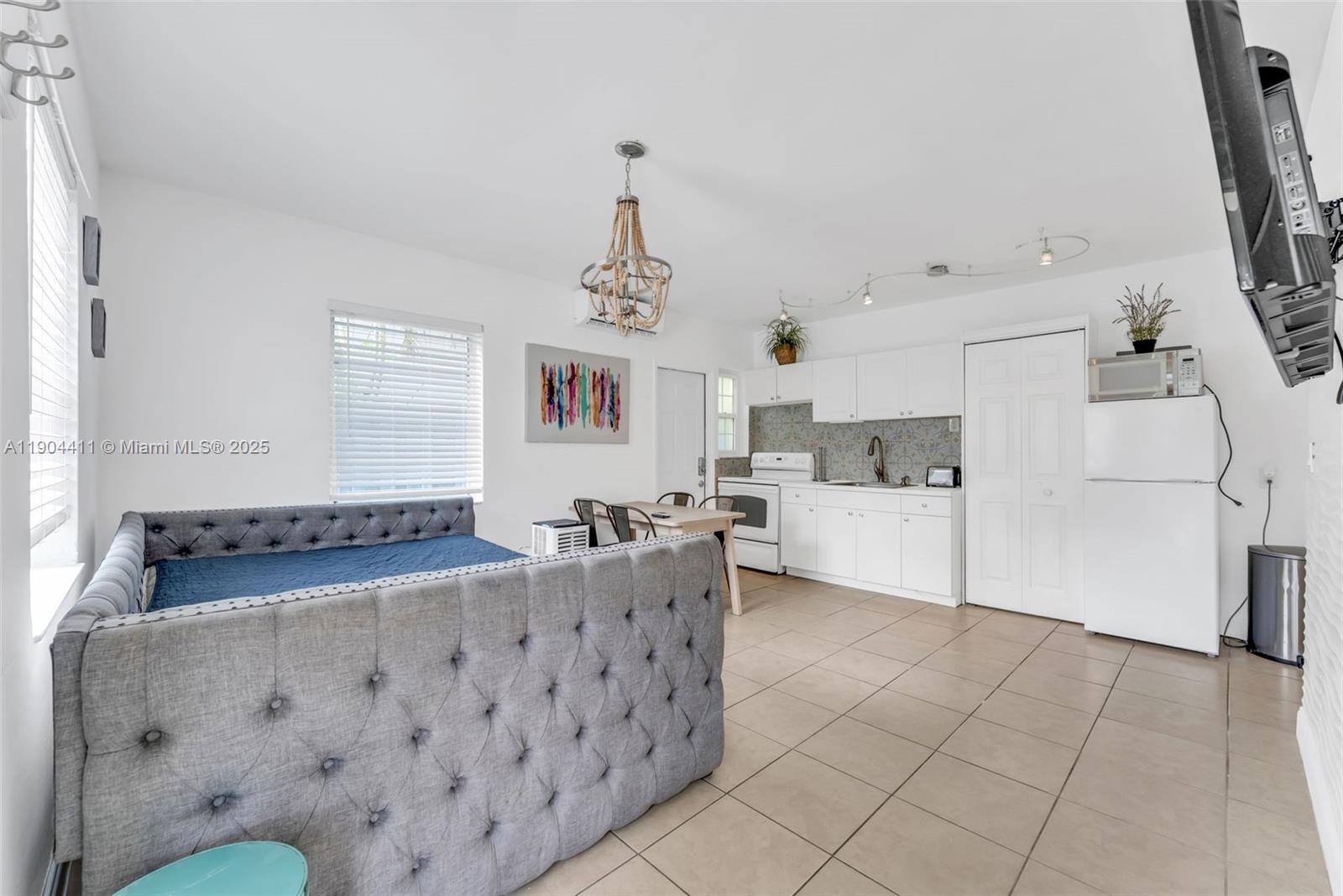 1639 Hayes St, Hollywood FL 33020 photo 4