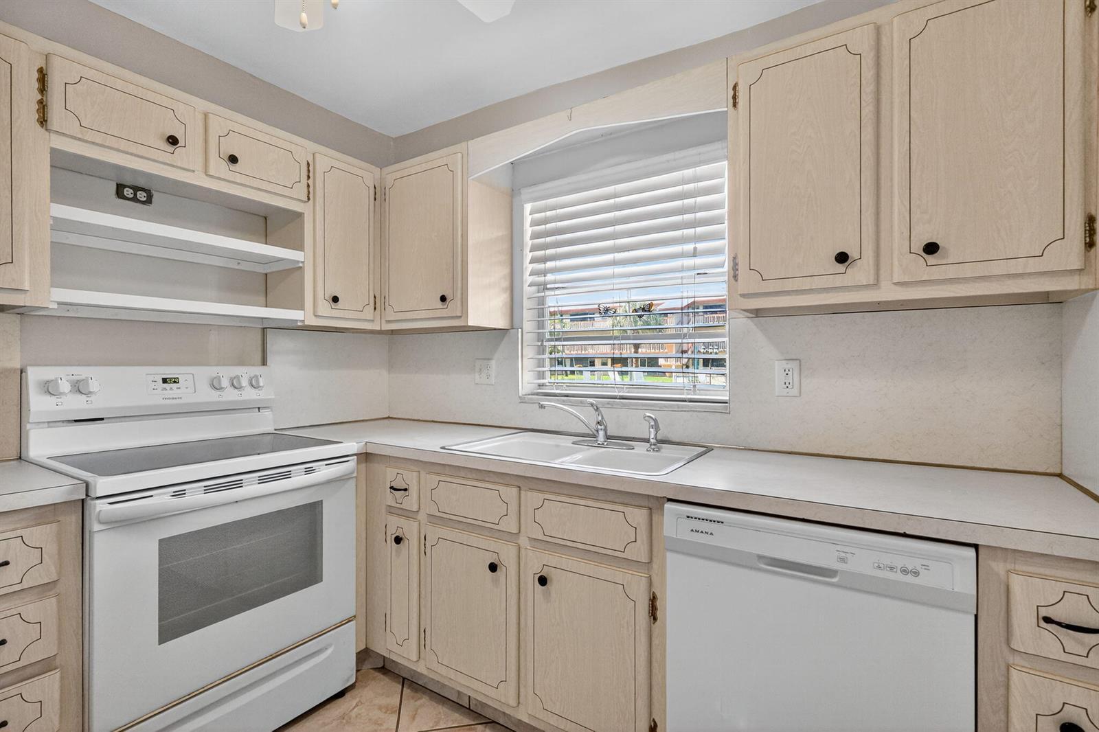 5300 Washington Street # J116, Hollywood FL 33021 photo 4