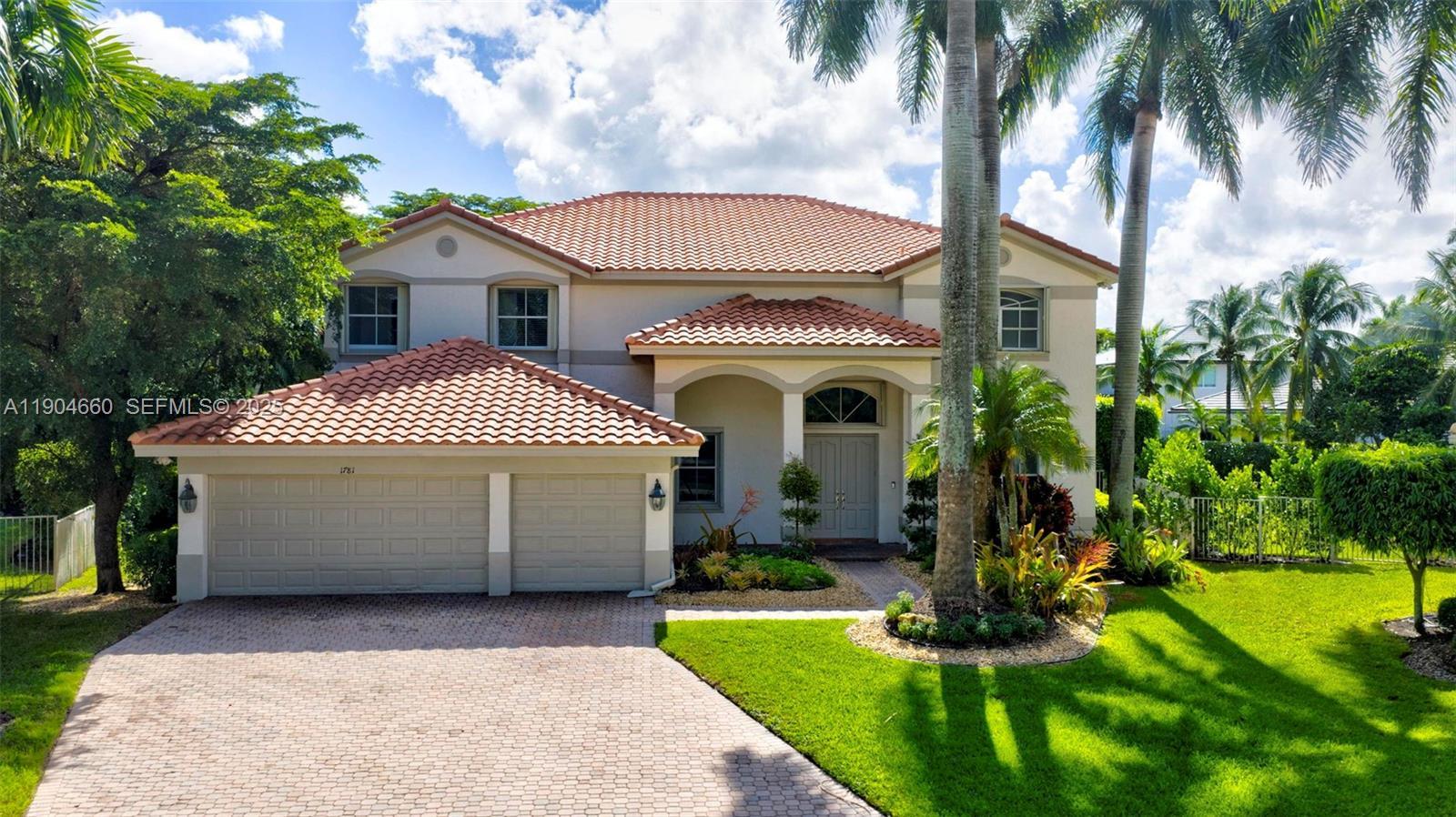 1781 Harbor Pointe Cir, Weston FL 33327
