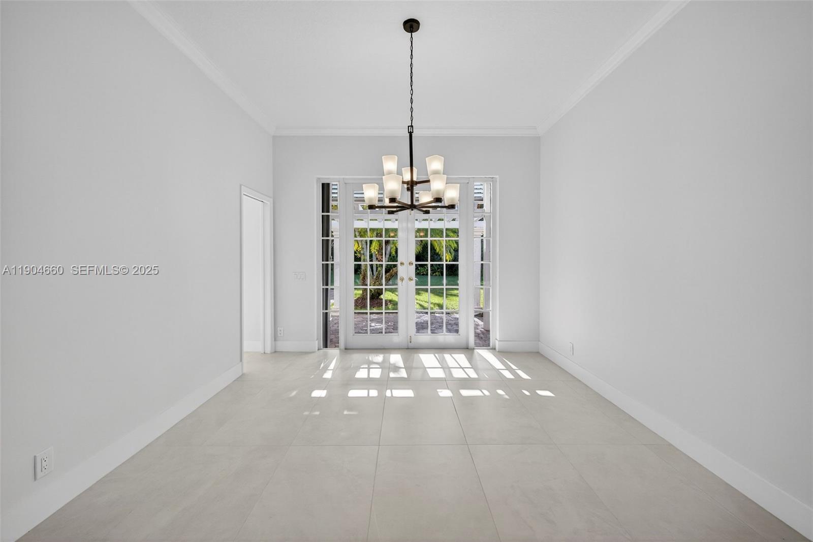 1781 Harbor Pointe Cir, Weston FL 33327 photo 4