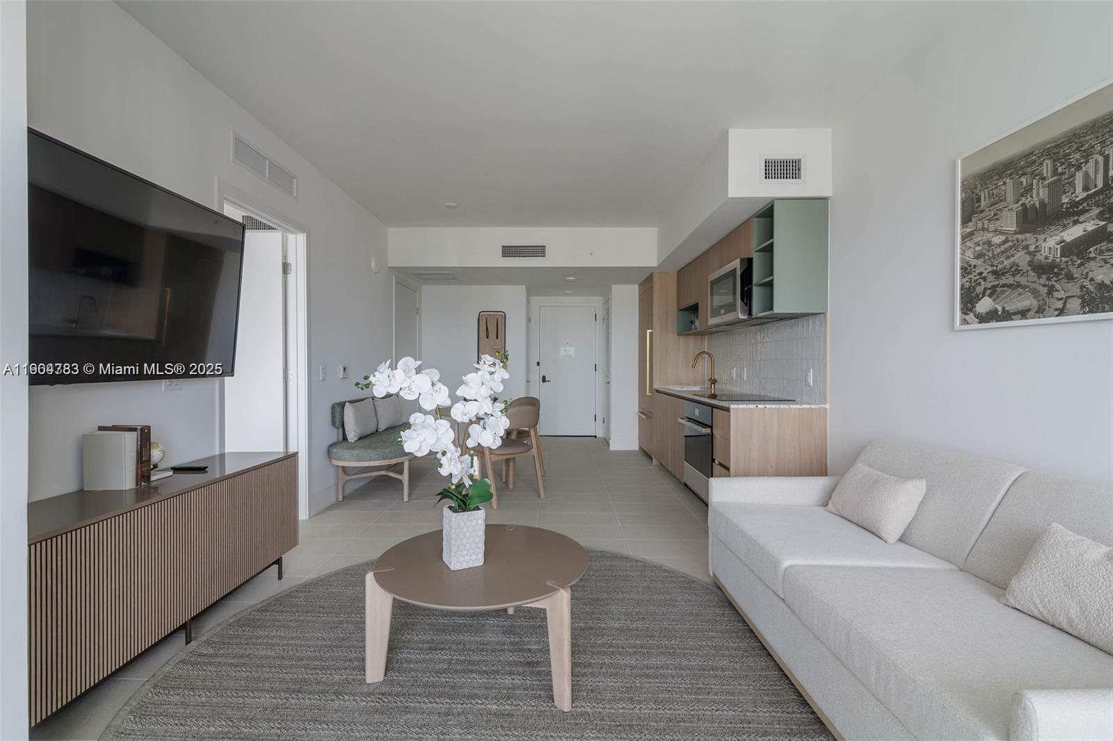 159 NE 6th St # 3404, Miami FL 33132 photo 2