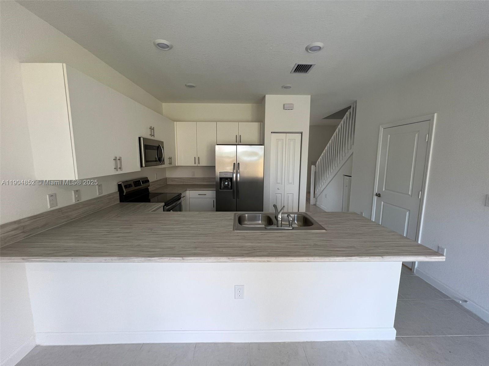 875 NE 211TH ST # 0, Miami FL 33179 photo 4