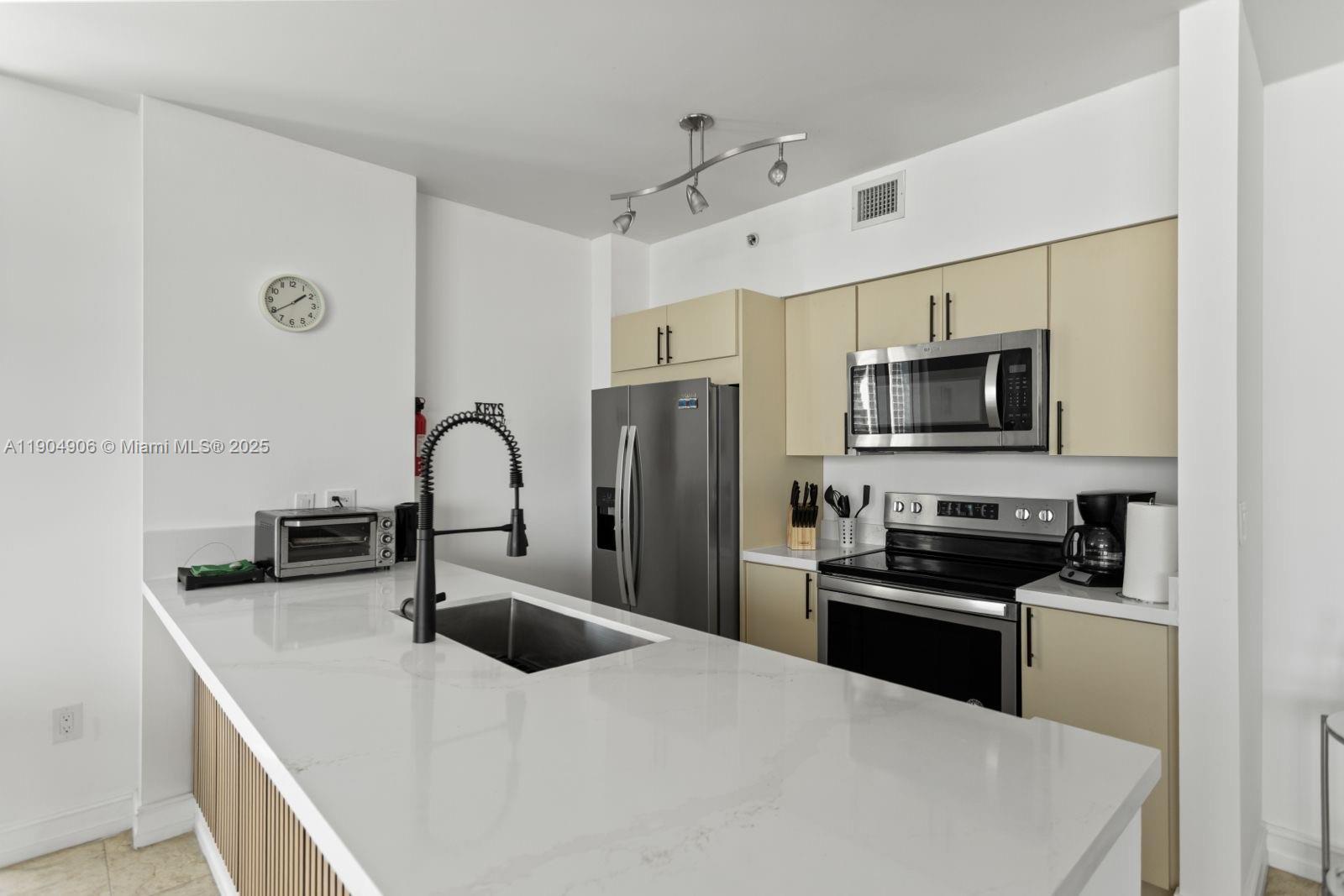 17555 Atlantic Blvd, Sunny Isles Beach FL 33160 photo 2