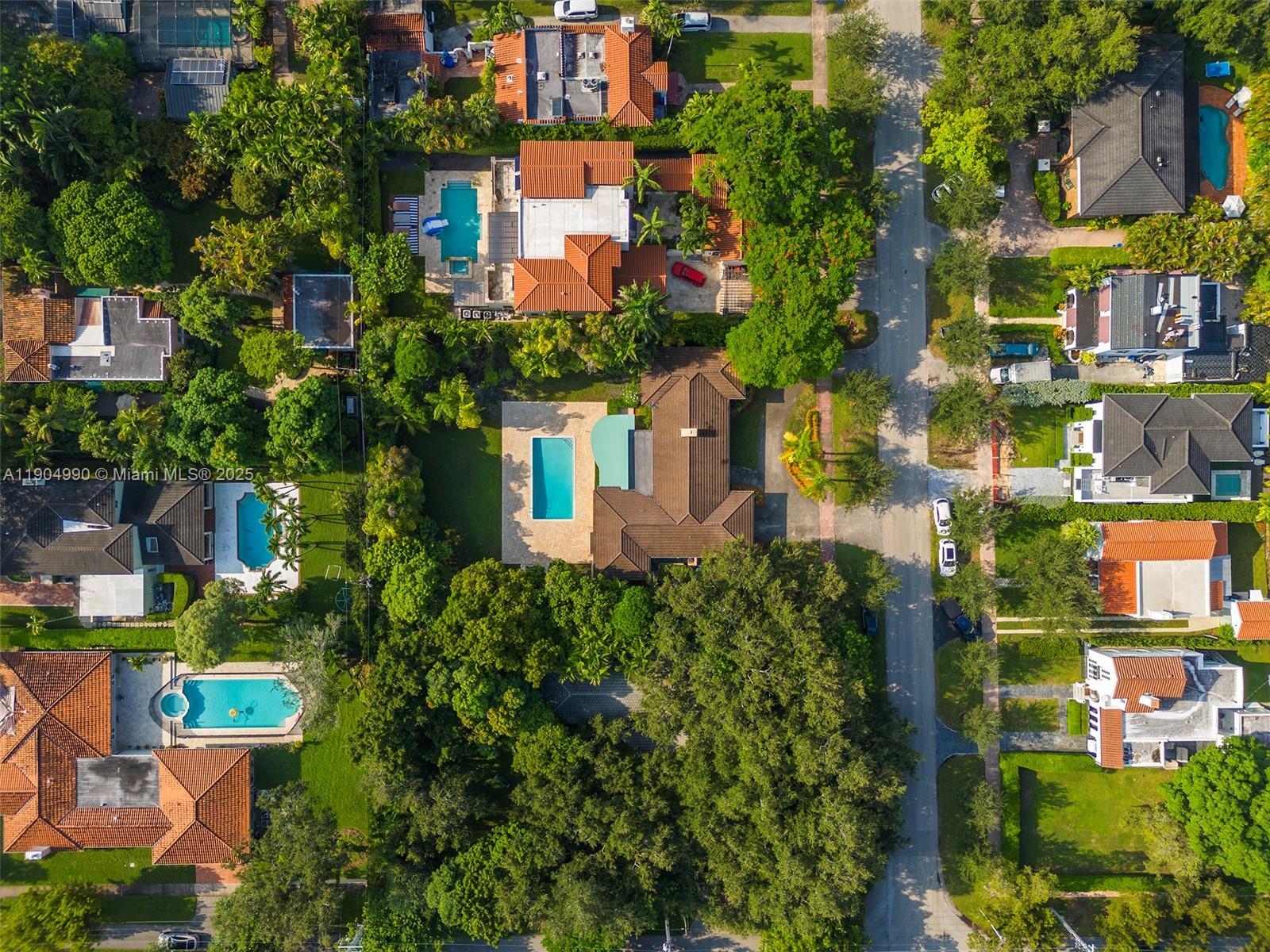2615 Alhambra Cir, Coral Gables FL 33134 photo 4