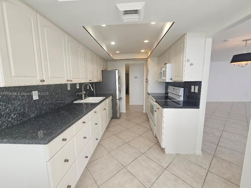 18041 Biscayne Blvd # 204, Aventura FL 33160 photo 2