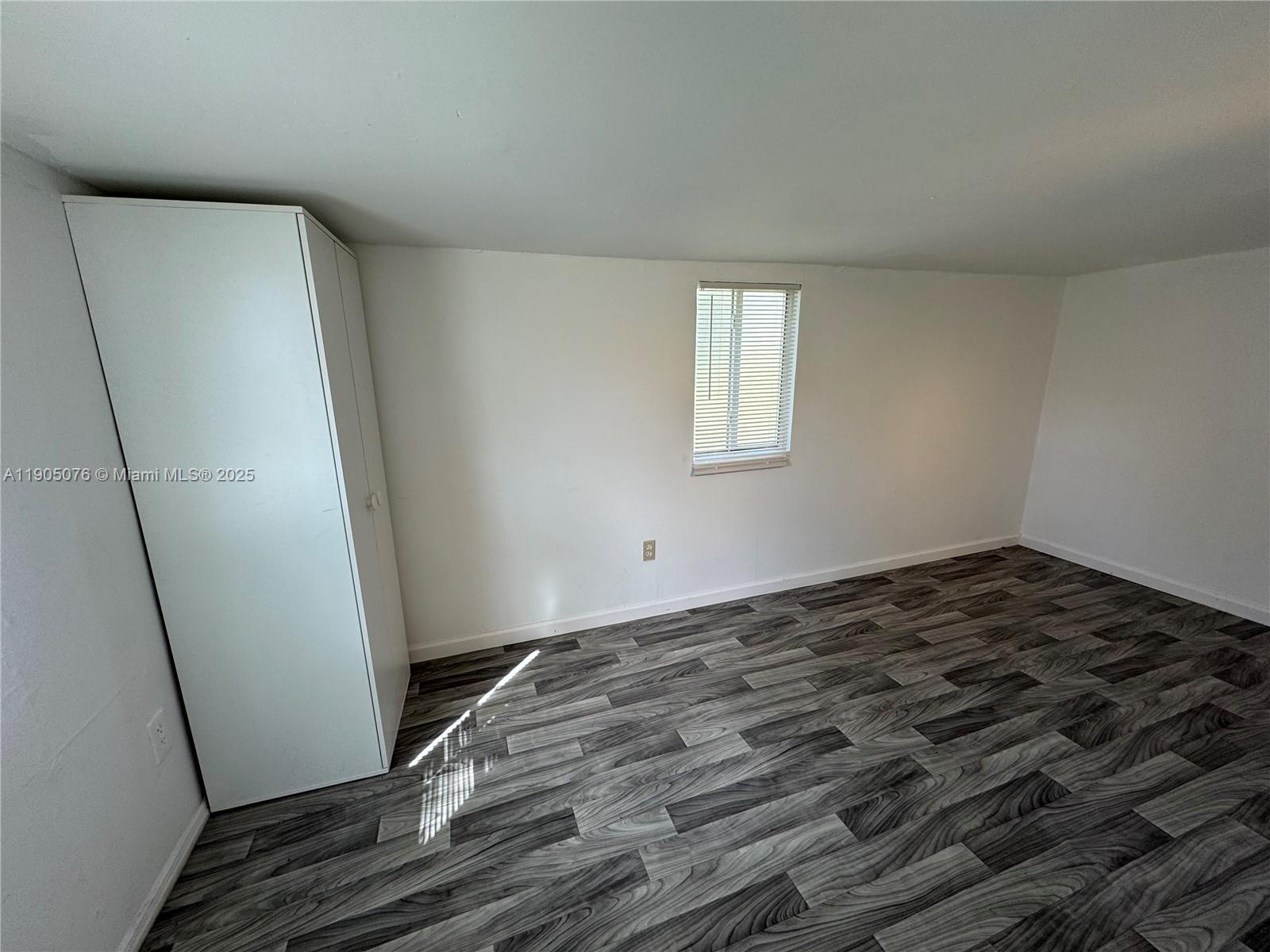 2549 NE 190th St # 4, Miami FL 33180 photo 2