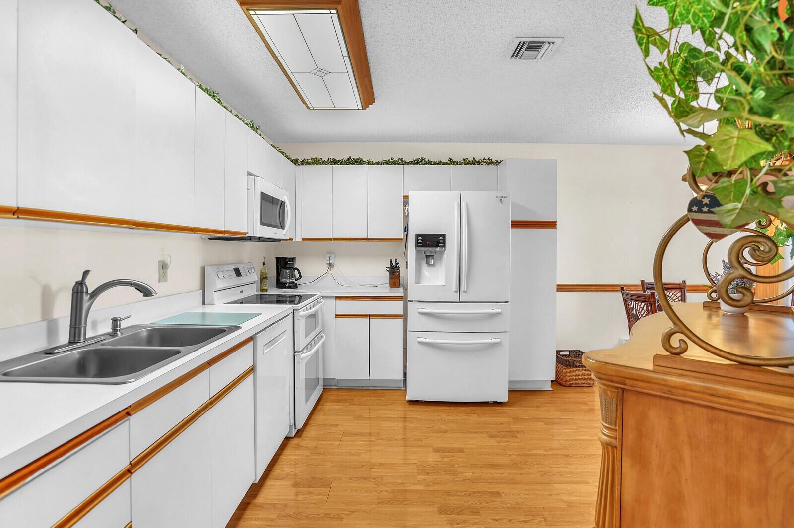 117 Sunshine Boulevard, Royal Palm Beach FL 33411 photo 4
