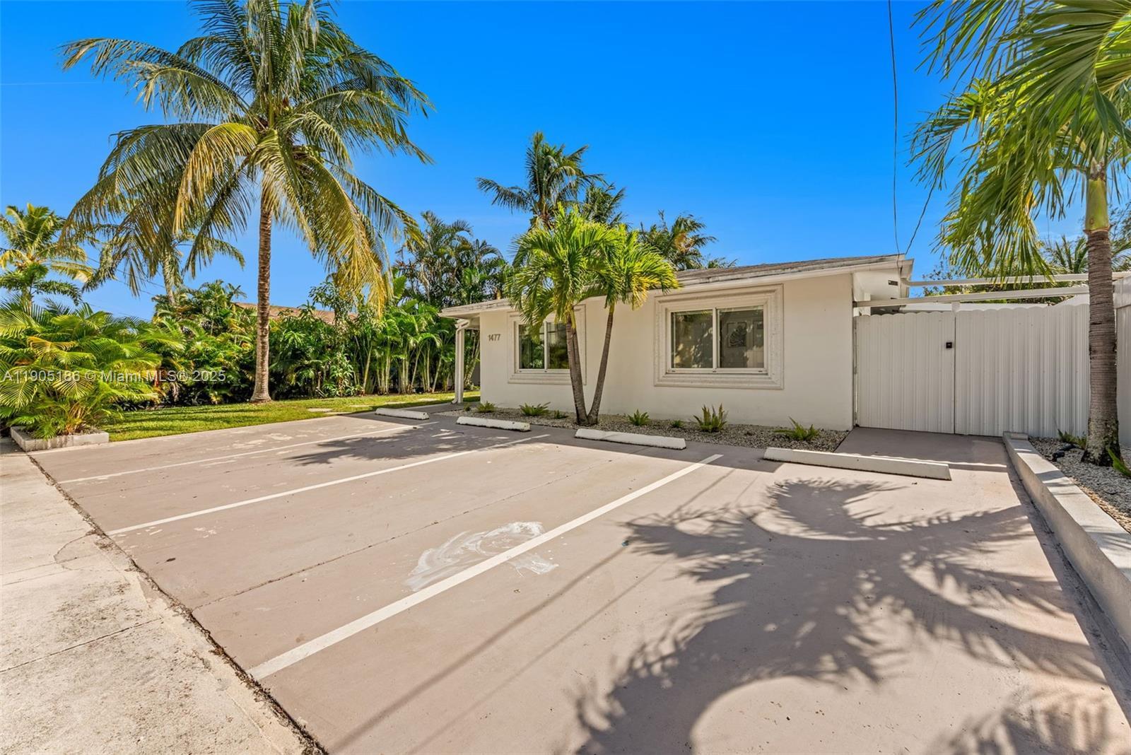 1477 NW 10th St, Dania Beach FL 33004 photo 3