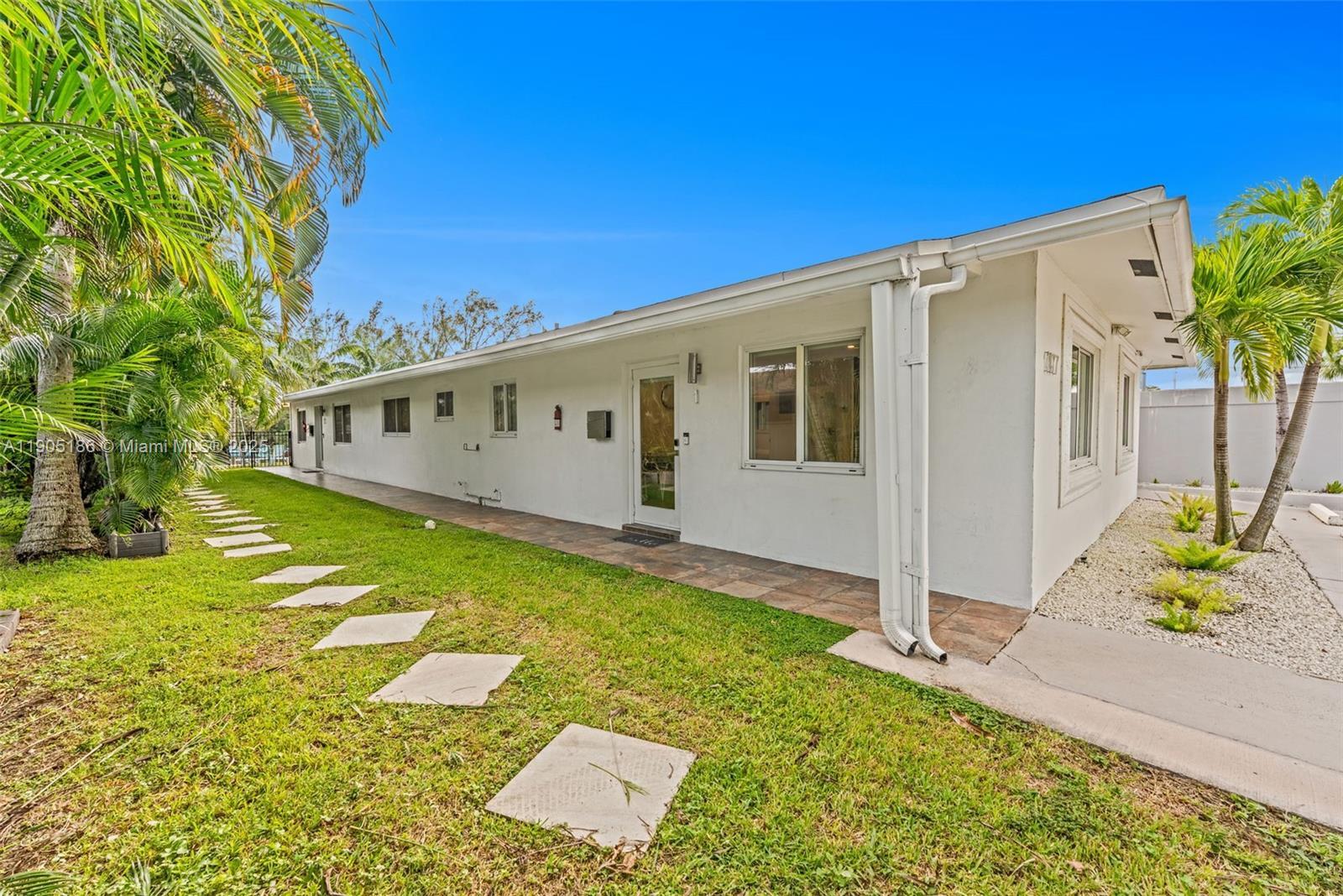 1477 NW 10th St, Dania Beach FL 33004 photo 4