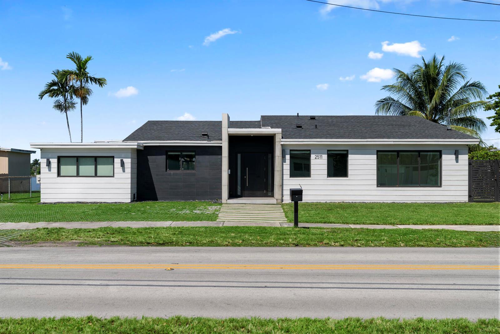 2511 NE 209th Terrace, Miami FL 33180 photo 2