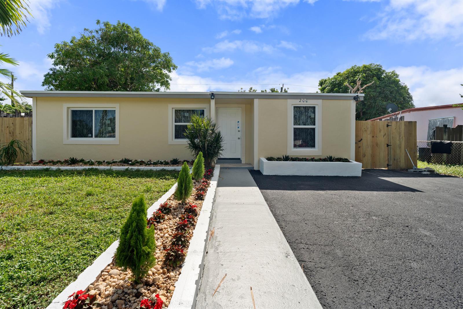 200 Plum Tree Drive, Lake Worth FL 33462