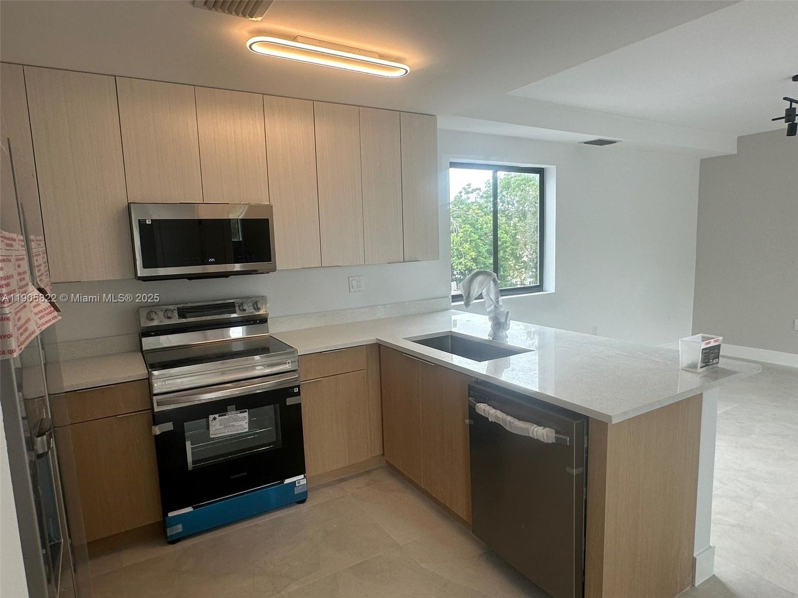 5423 NE Miami Ct # 7, Miami FL 33137 photo 2