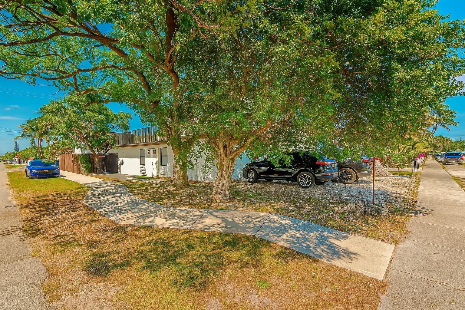 2447 Roosevelt Street, Hollywood FL 33020 photo 2