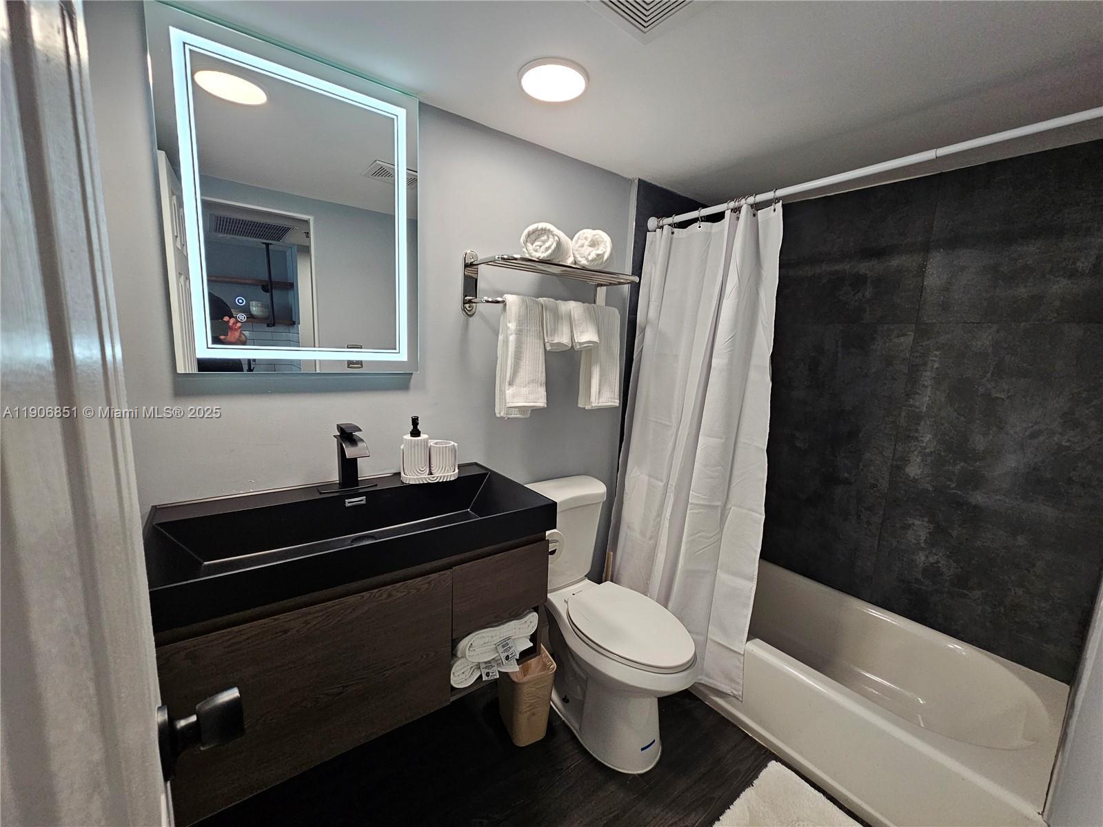 19201 Collins Ave # 324, Sunny Isles Beach FL 33160 photo 4