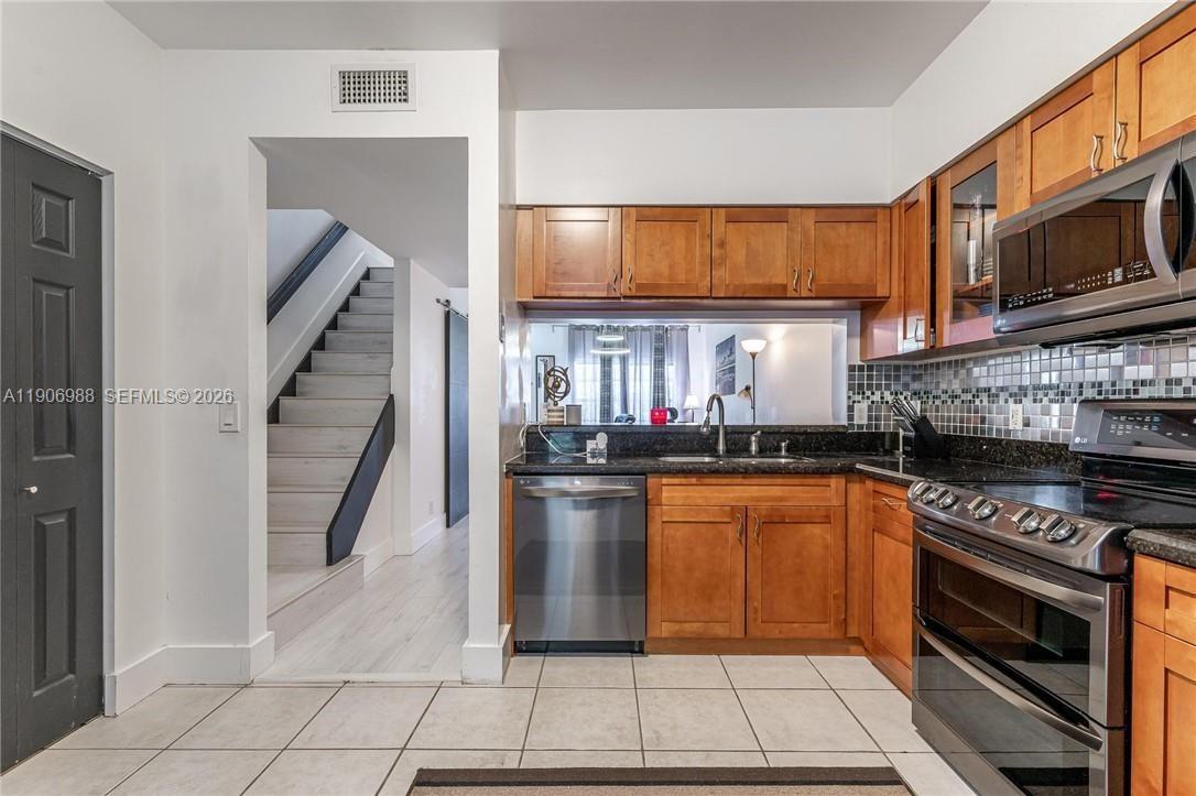 3310 Concert Ln, Margate FL 33063 photo 2