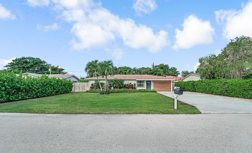 6705 Massachusetts Drive, Lake Worth FL 33462 photo 3
