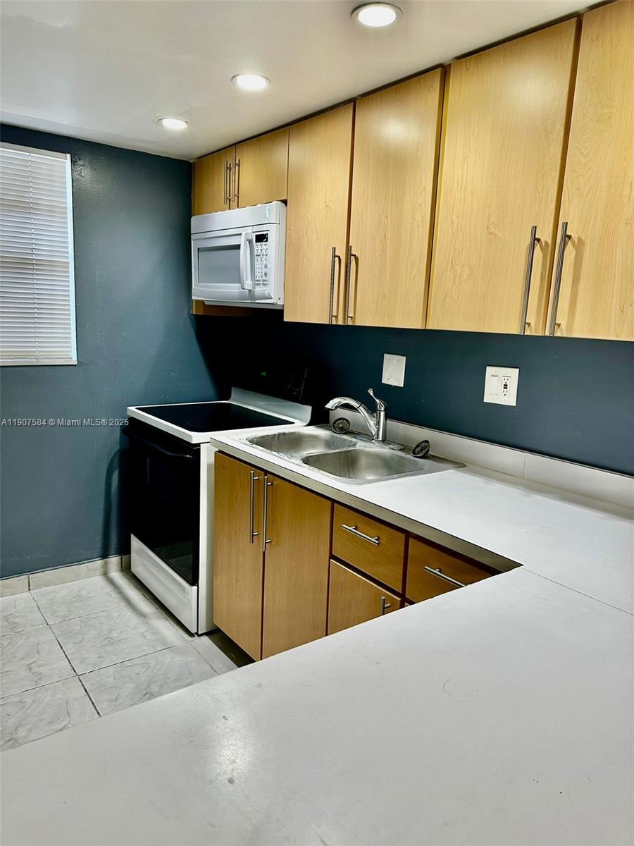 8101 SW 73rd Ave # 30, Miami FL 33143 photo 2