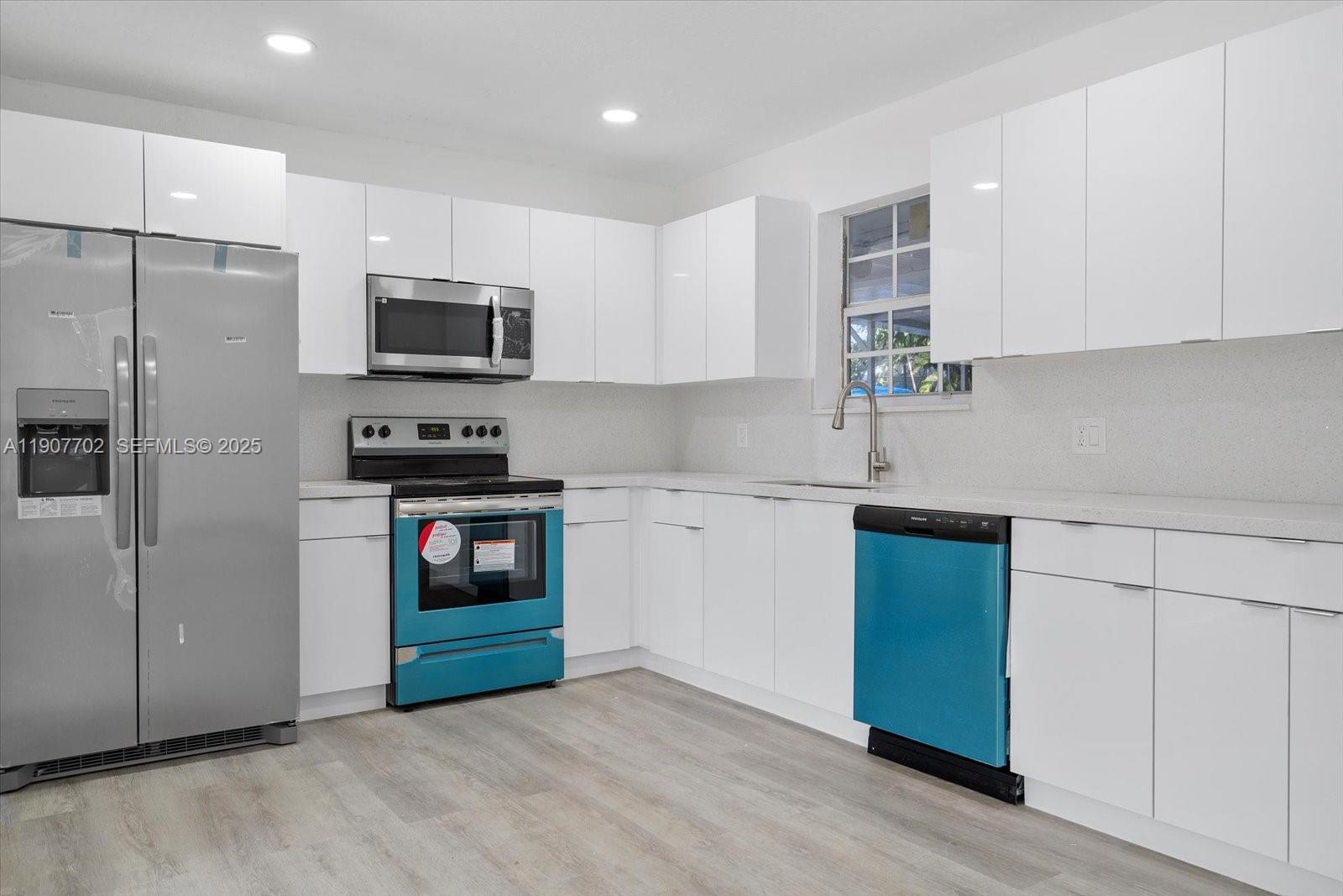 261 NE 172nd St, North Miami Beach FL 33162 photo 2