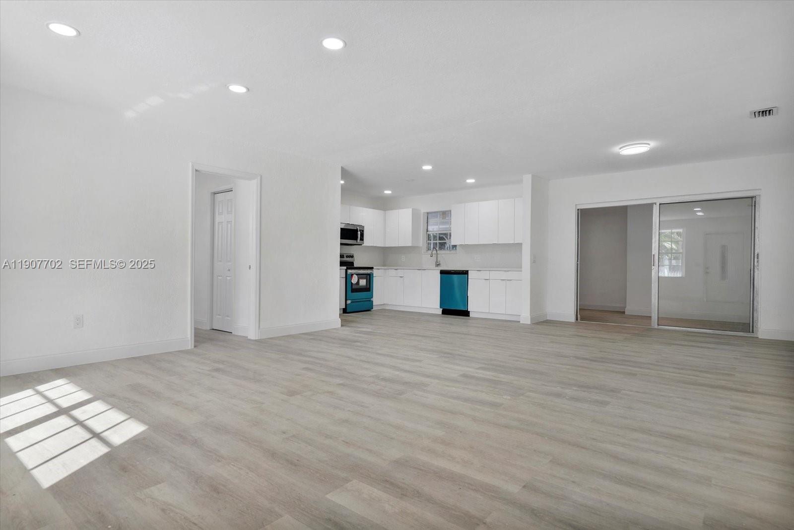 261 NE 172nd St, North Miami Beach FL 33162 photo 3