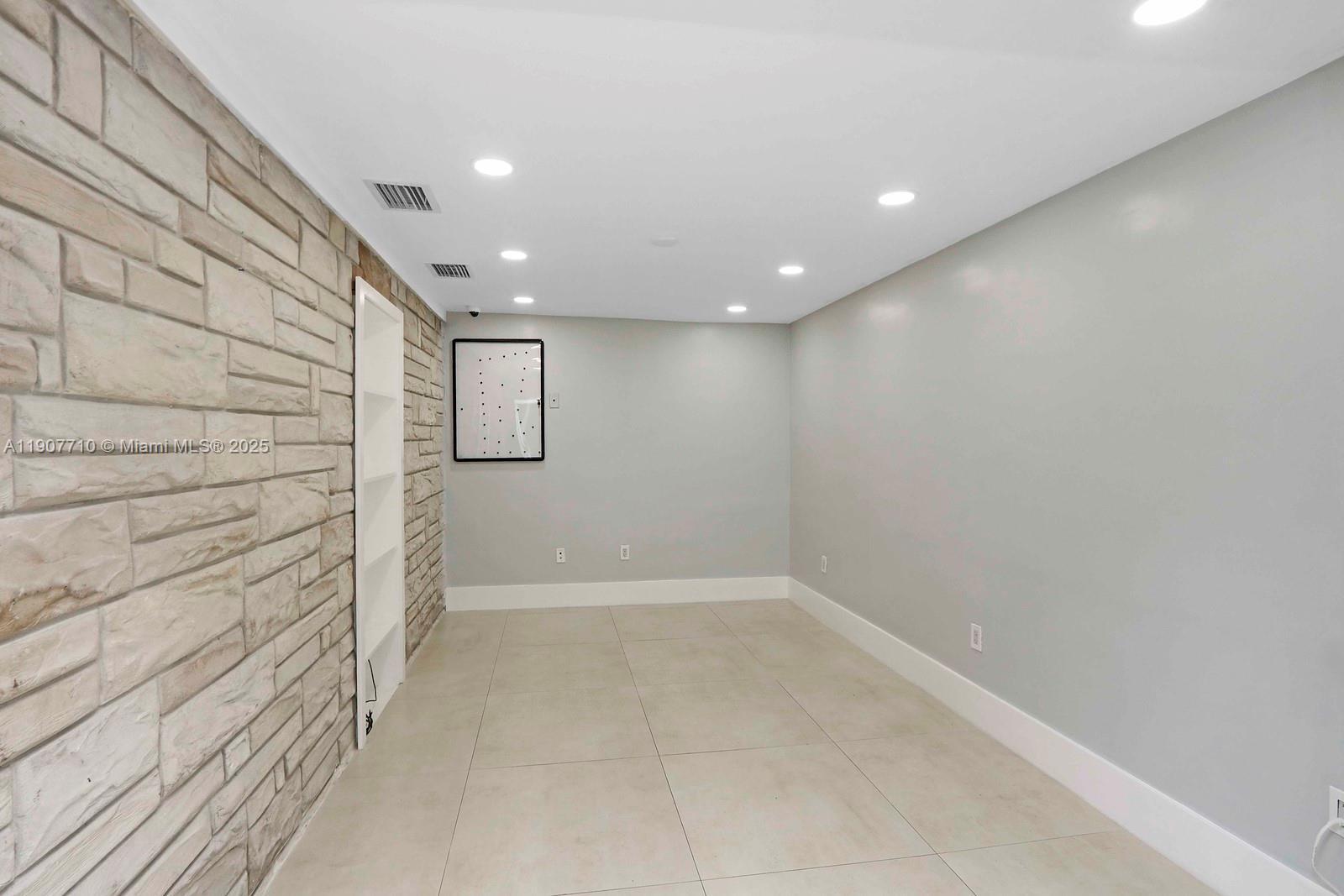 70 NW 8th St, Homestead FL 33030 photo 2