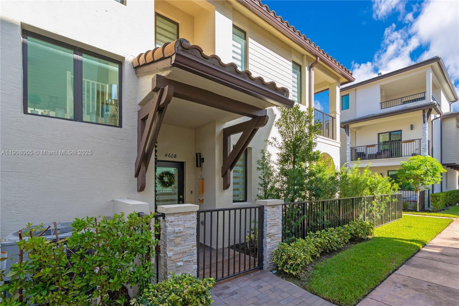 4608 NW 83rd Pkwy, Doral FL 33166