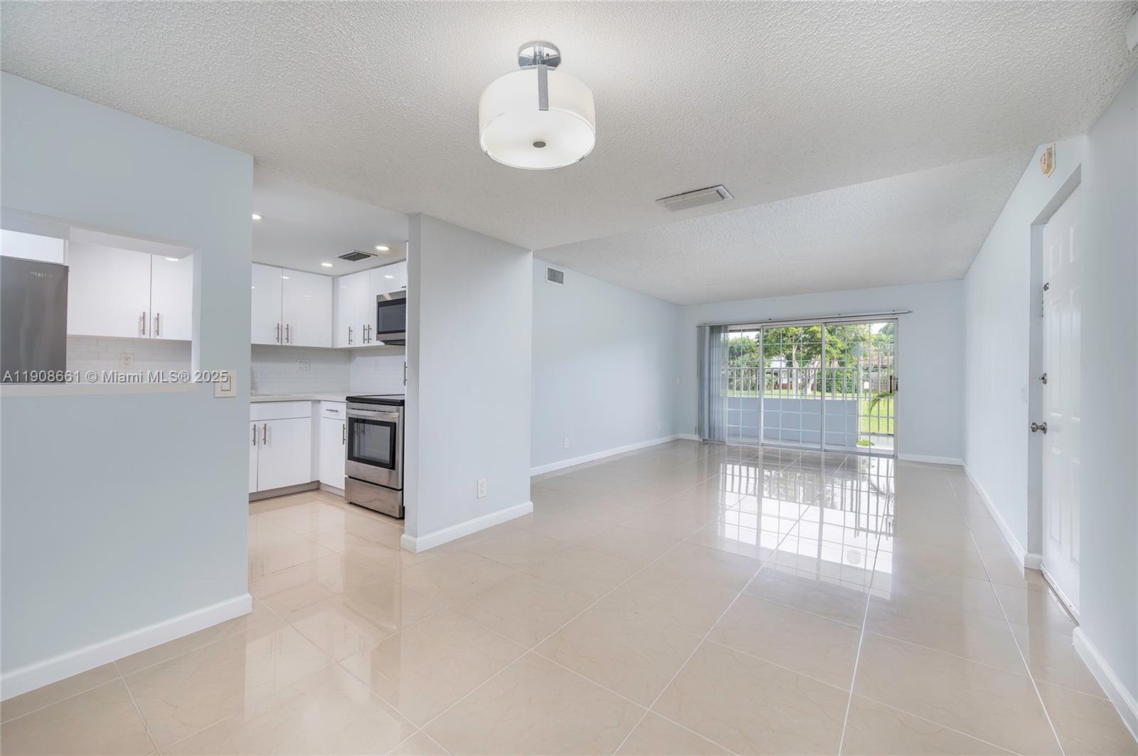 10421 Mahogany Key Cir # 105, Miami FL 33196 photo 4