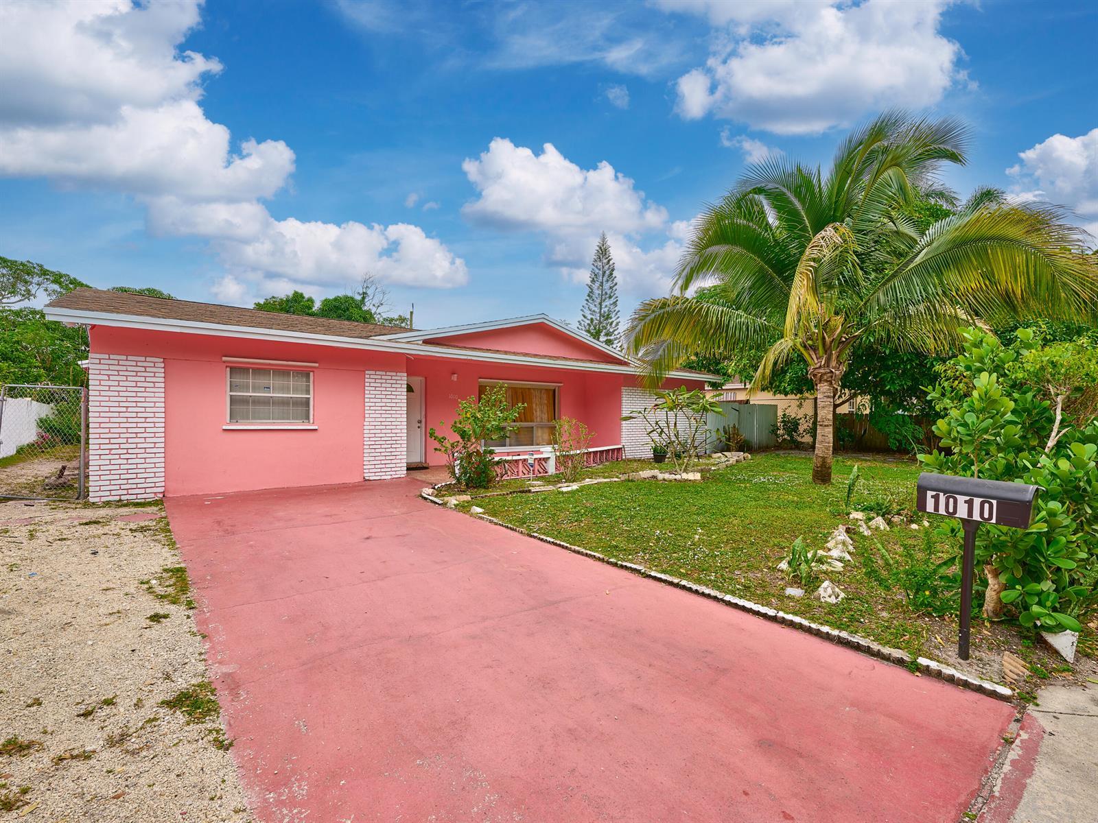1010 S B Street, FL 33460 photo 2