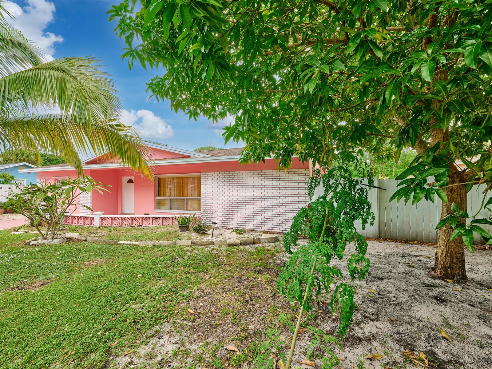 1010 S B Street, FL 33460 photo 3