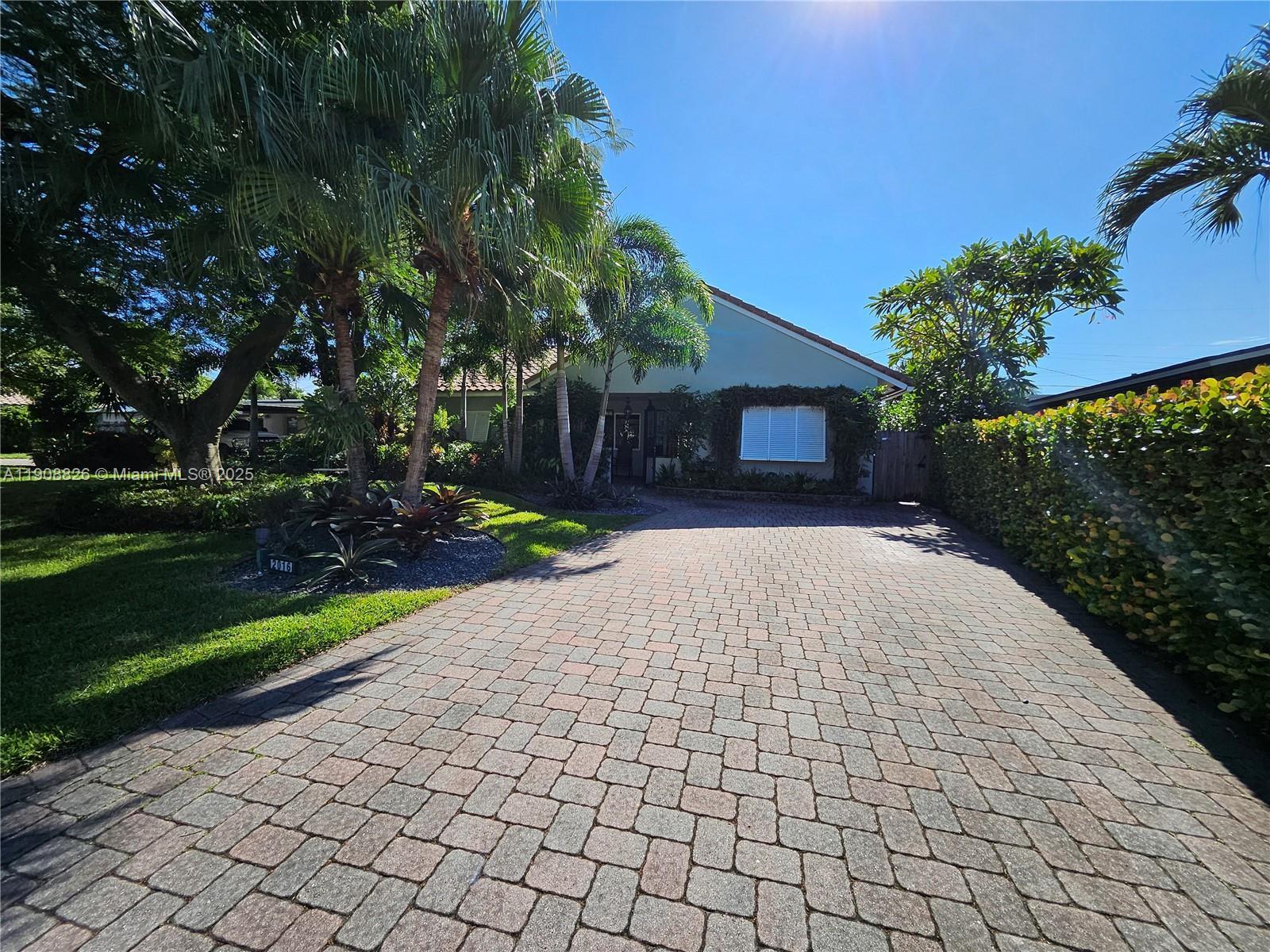 2016 NE 26th Dr, Wilton Manors FL 33306 photo 3
