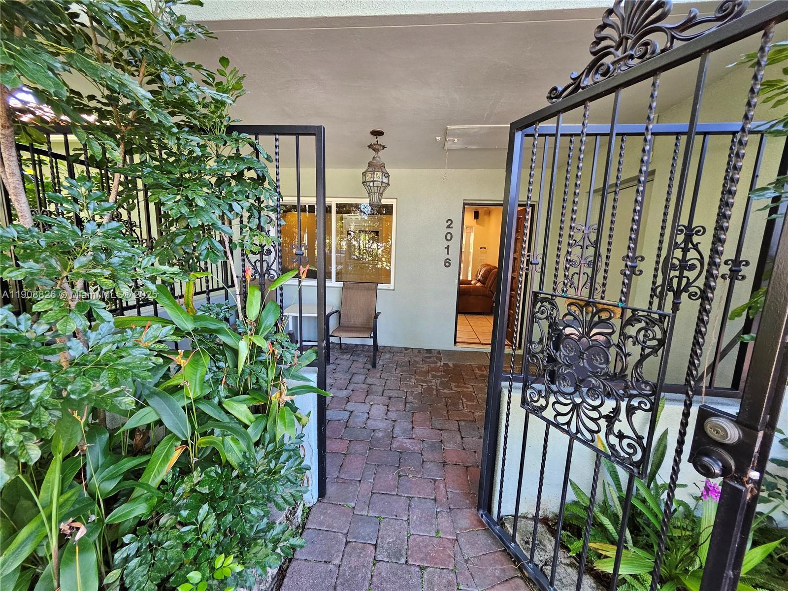 2016 NE 26th Dr, Wilton Manors FL 33306 photo 5