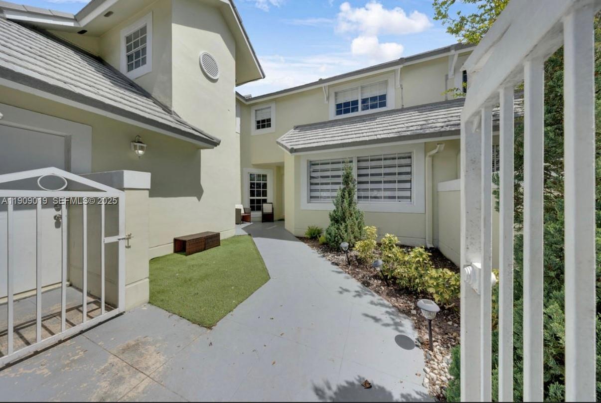9933 NW 49th Ter, Doral FL 33178 photo 3