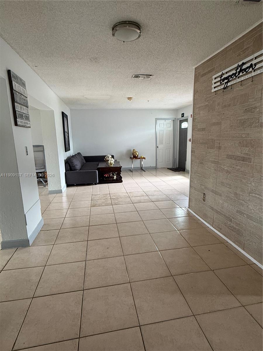 17902 NW 81st Ct, Hialeah FL 33015 photo 3