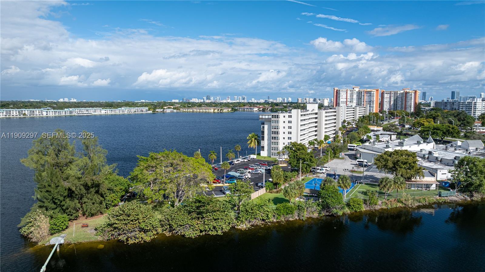 1075 NE Miami Gardens Dr # 707, Miami FL 33179