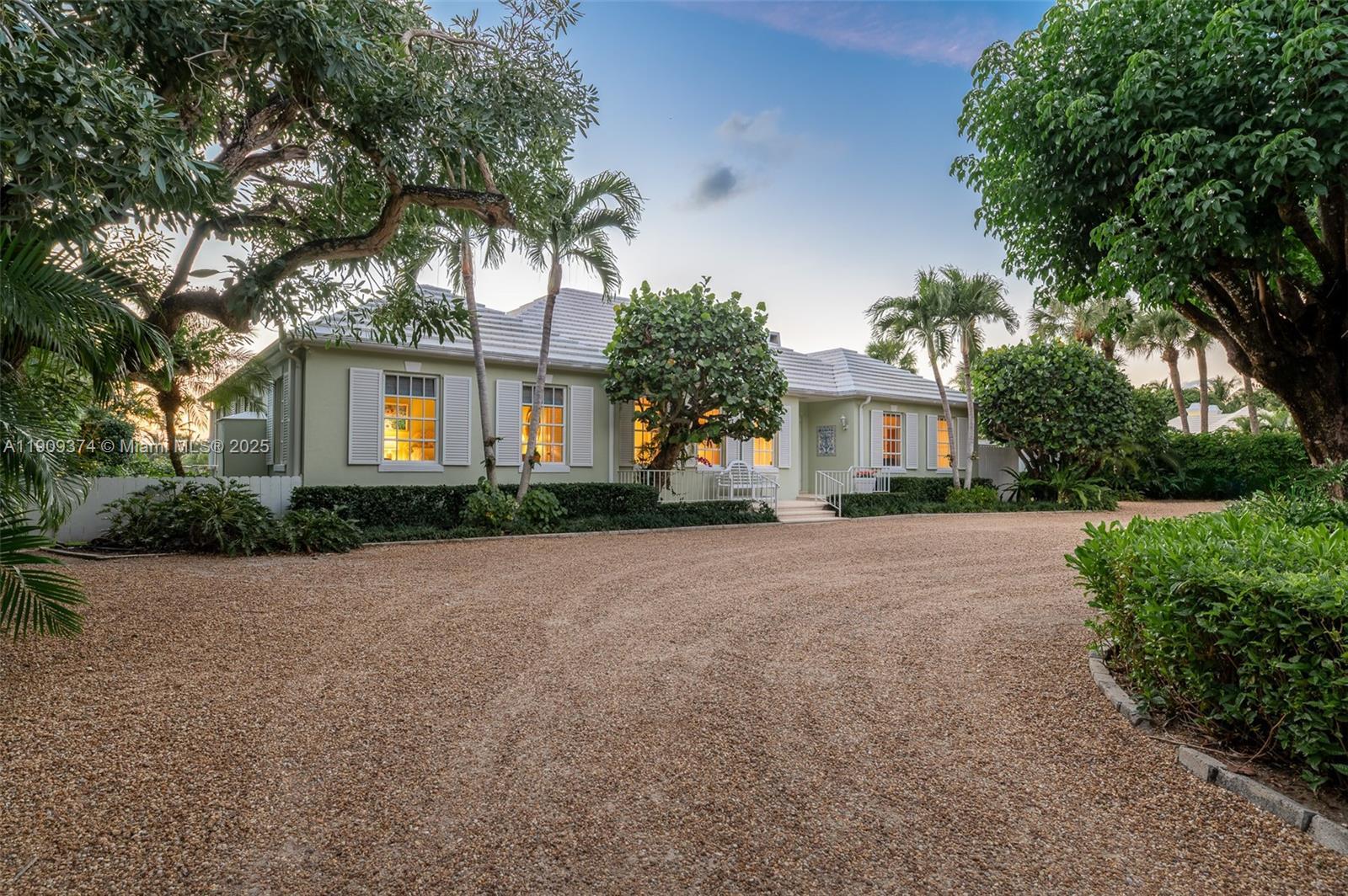 18 Gomez Rd, Jupiter Island FL 33455 photo 2