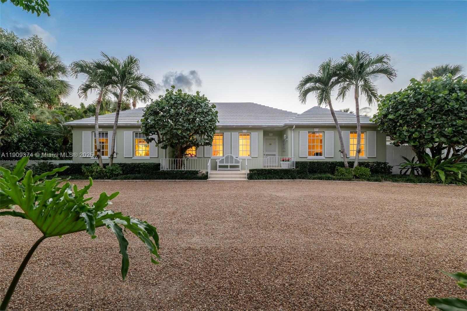 18 Gomez Rd, Jupiter Island FL 33455