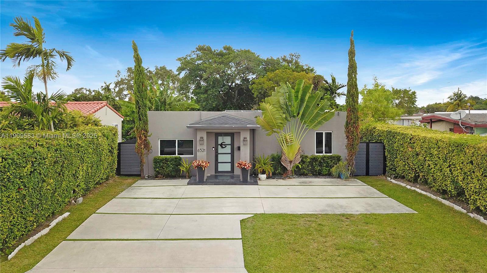 6521 SW 31st St, Miami FL 33155 photo 2