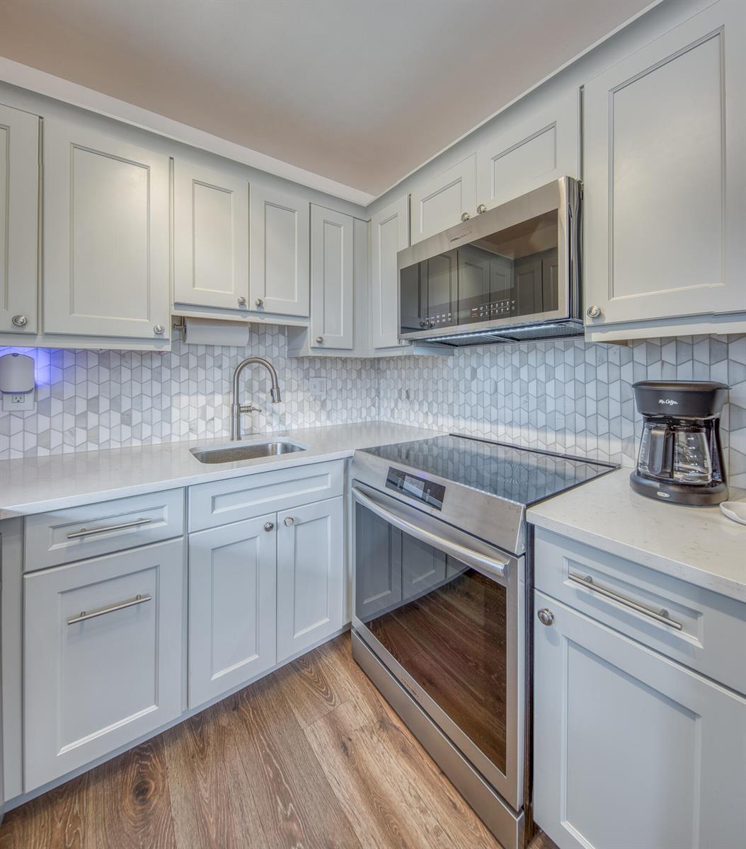 2400 Lake Osborne Drive # 205, FL 33461 photo 3