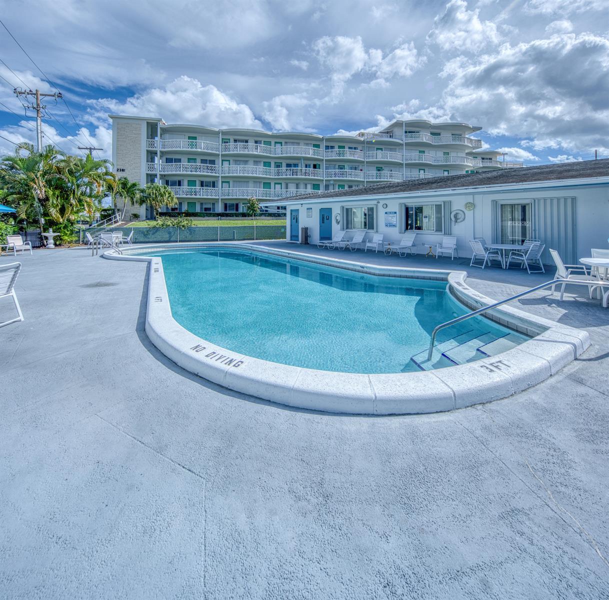 2400 Lake Osborne Drive # 205, FL 33461