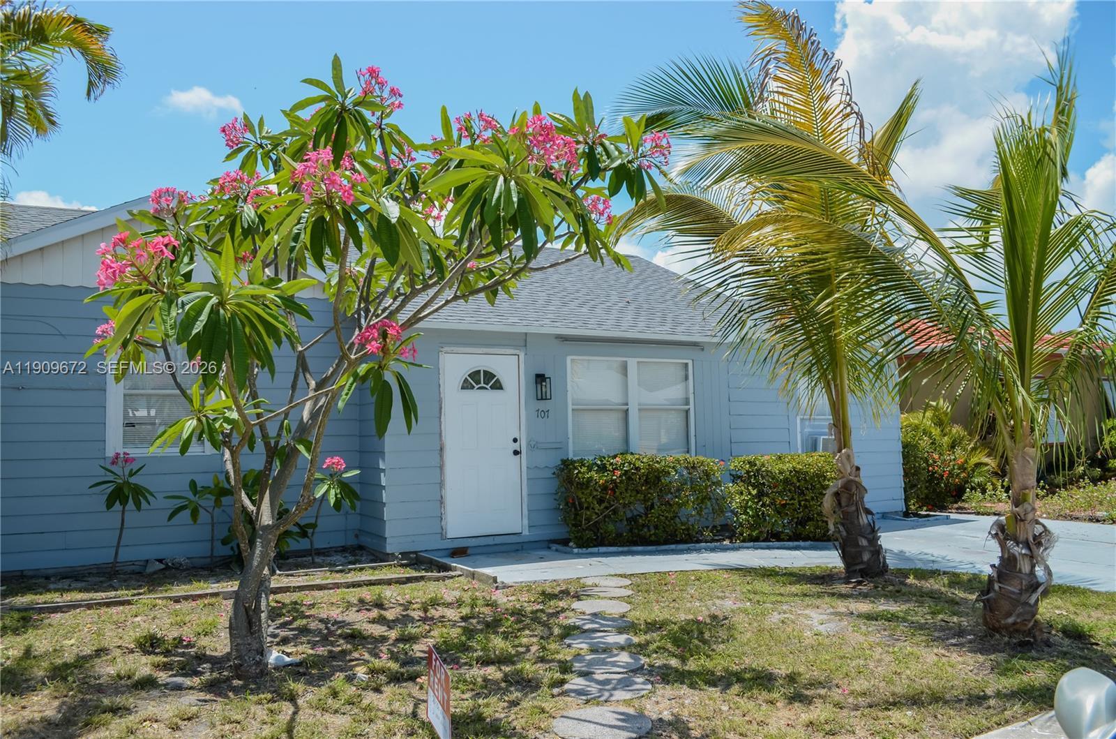 707 N J St, Lake Worth FL 33460