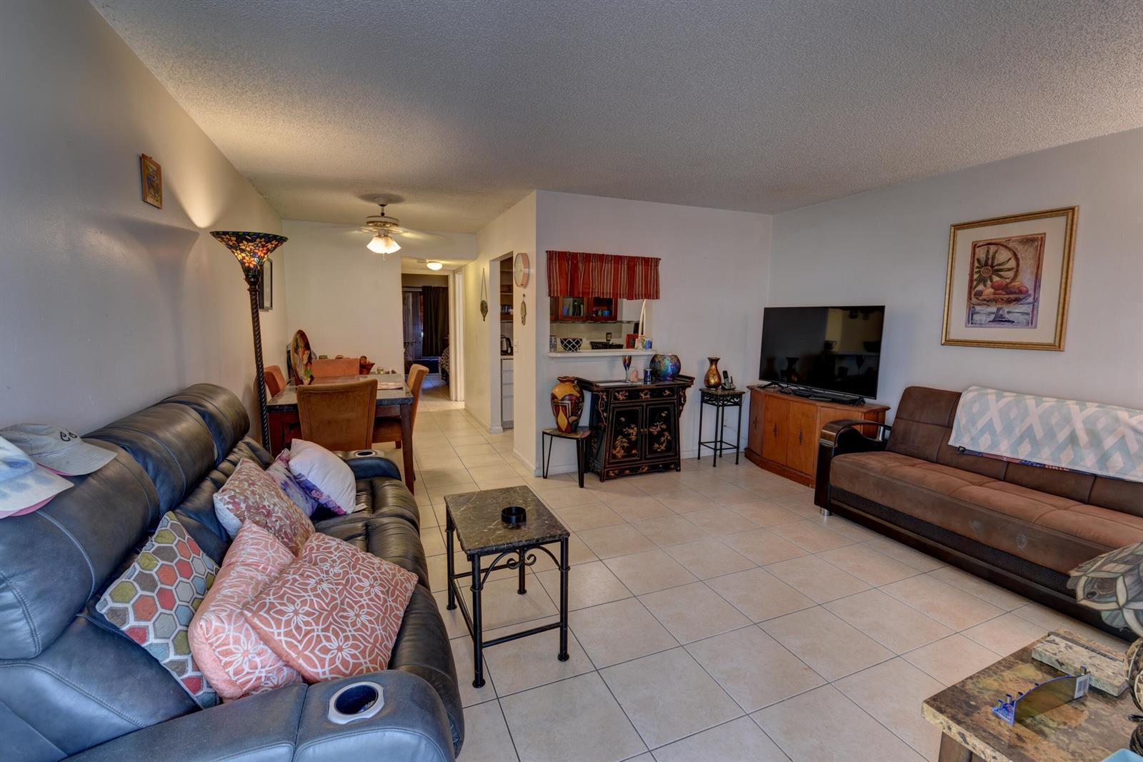 383 Markham R, Deerfield Beach FL 33442 photo 2