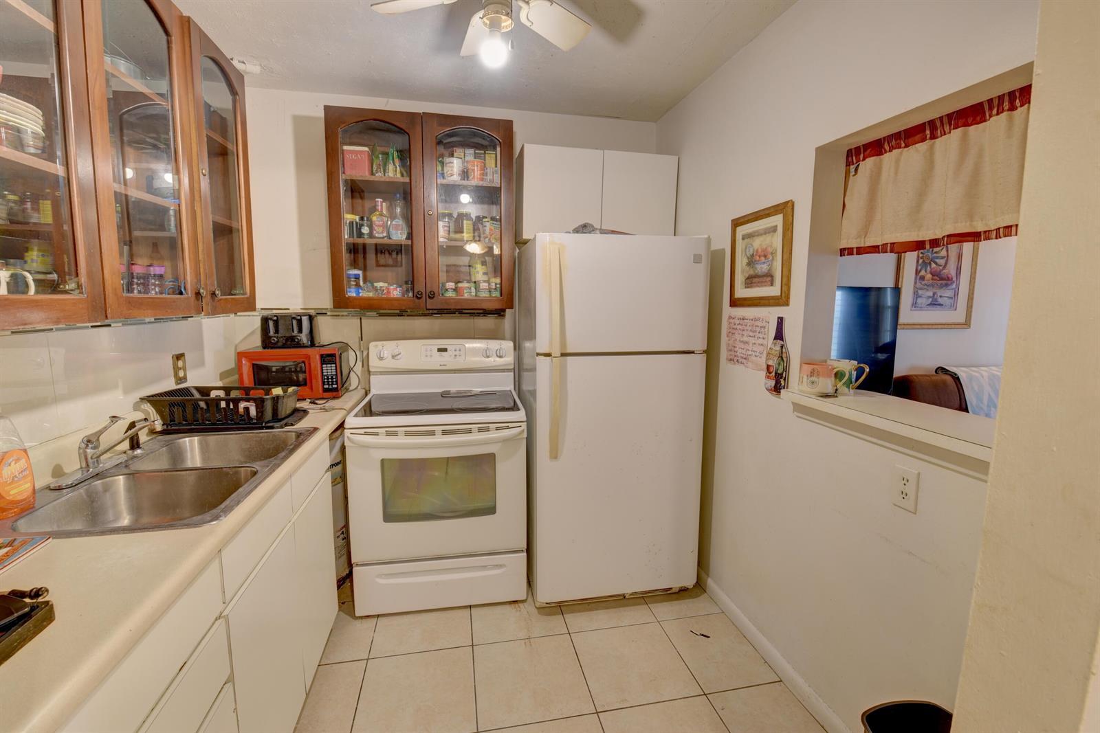 383 Markham R, Deerfield Beach FL 33442 photo 3