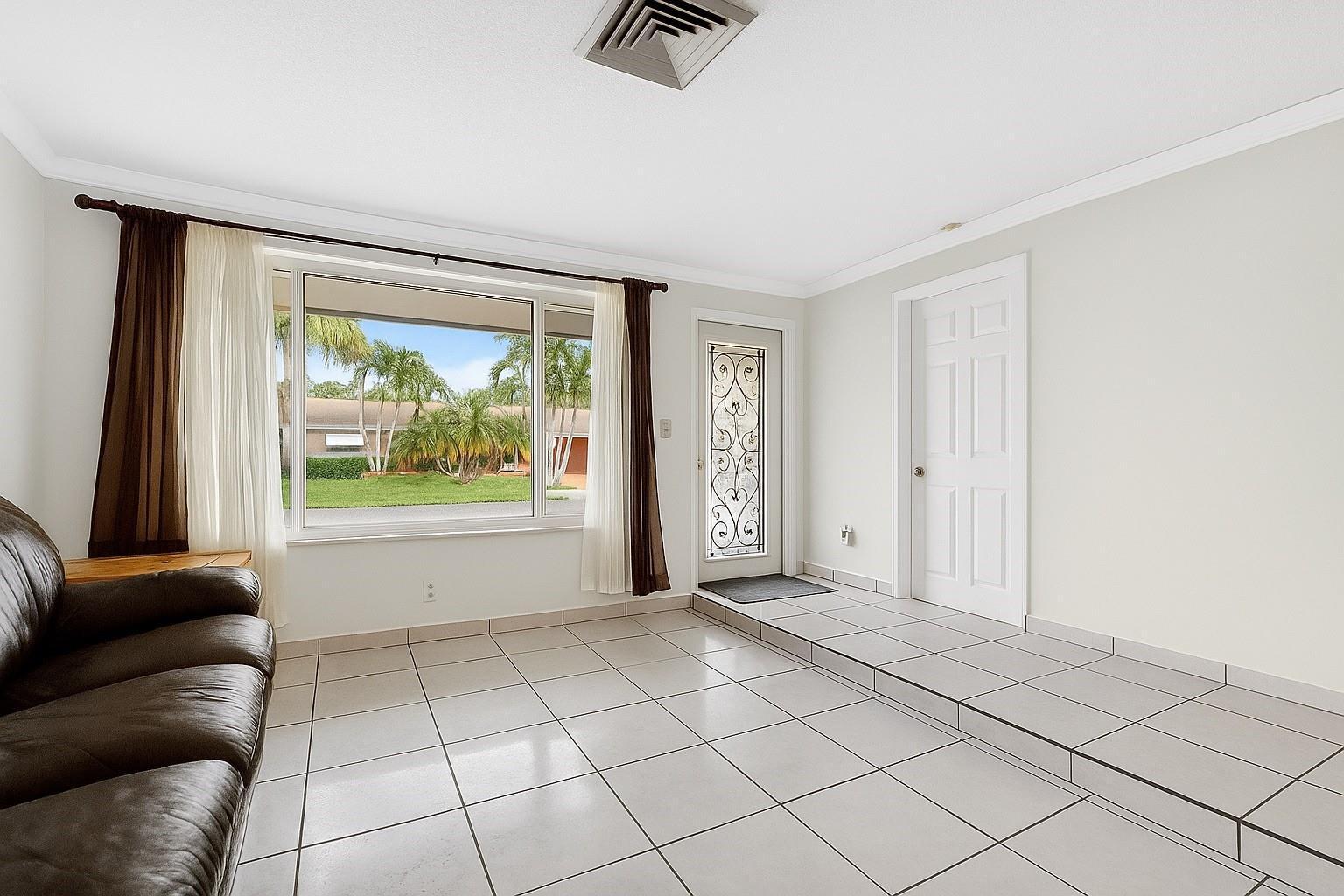1910 SW 98th Terrace, Miramar FL 33025 photo 2