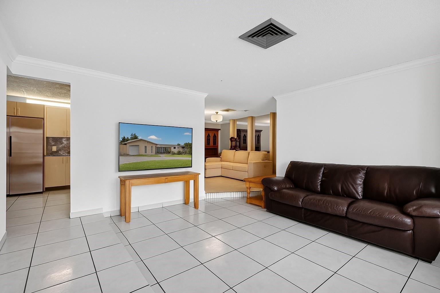 1910 SW 98th Terrace, Miramar FL 33025 photo 3