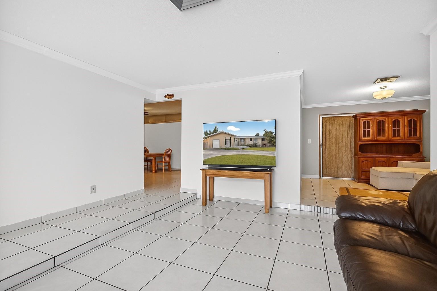1910 SW 98th Terrace, Miramar FL 33025 photo 4