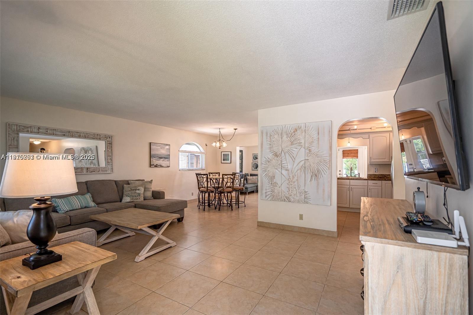 1148 Johnson St, Hollywood FL 33019 photo 4