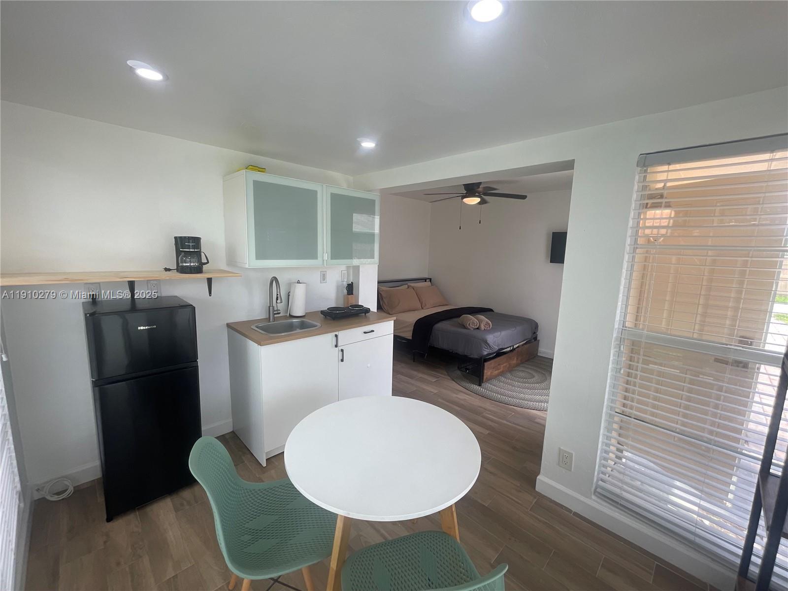 1505 NE 15th Ave # 4, Fort Lauderdale FL 33304 photo 2