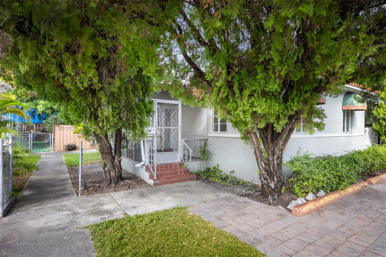 280/282 NW 41st Ave, Miami FL 33126 photo 2