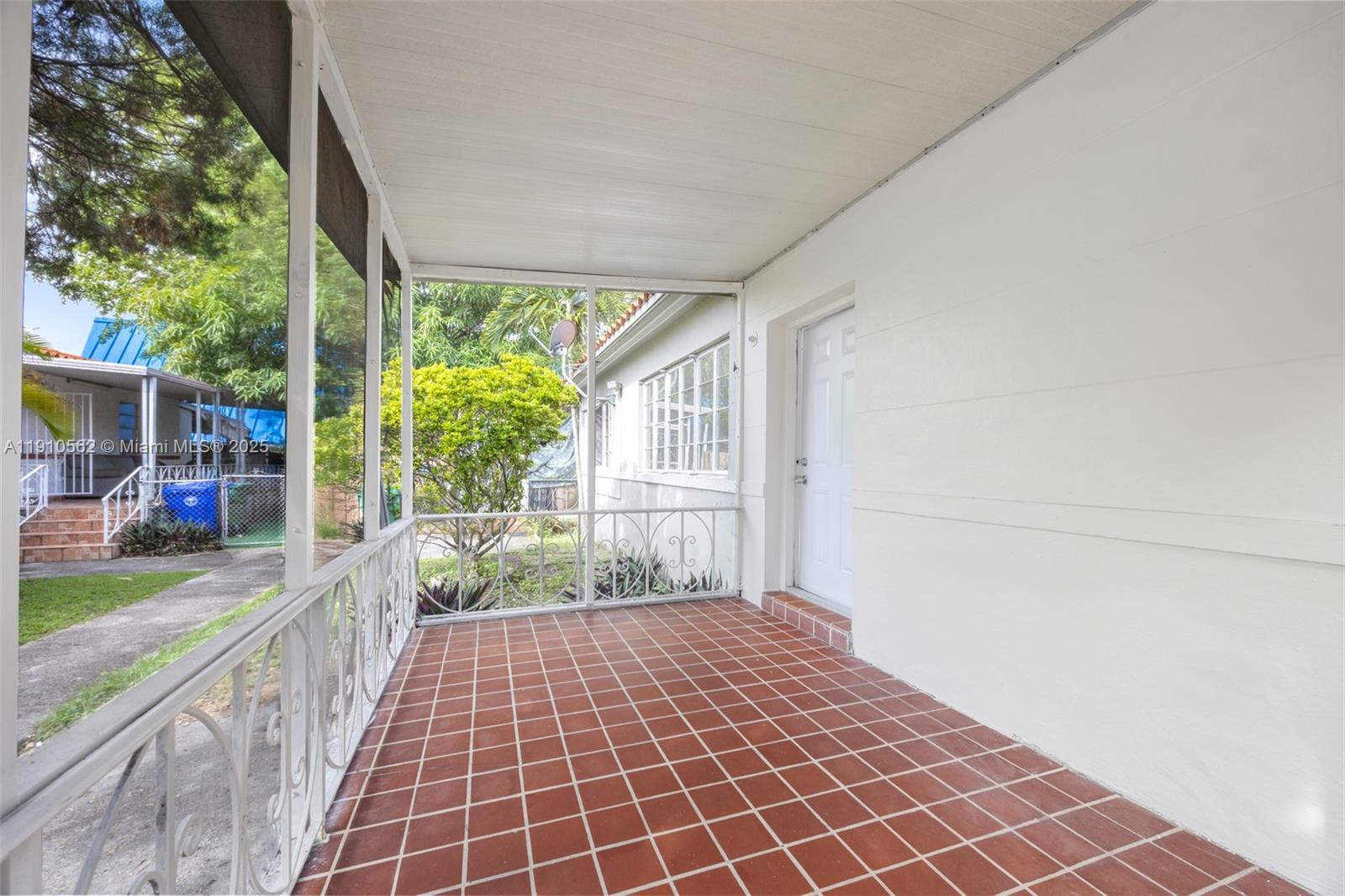 280/282 NW 41st Ave, Miami FL 33126 photo 3