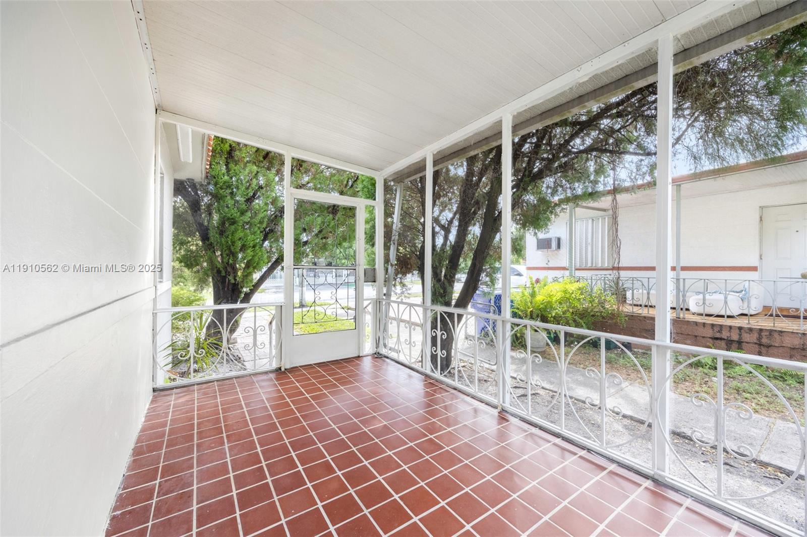 280/282 NW 41st Ave, Miami FL 33126 photo 4